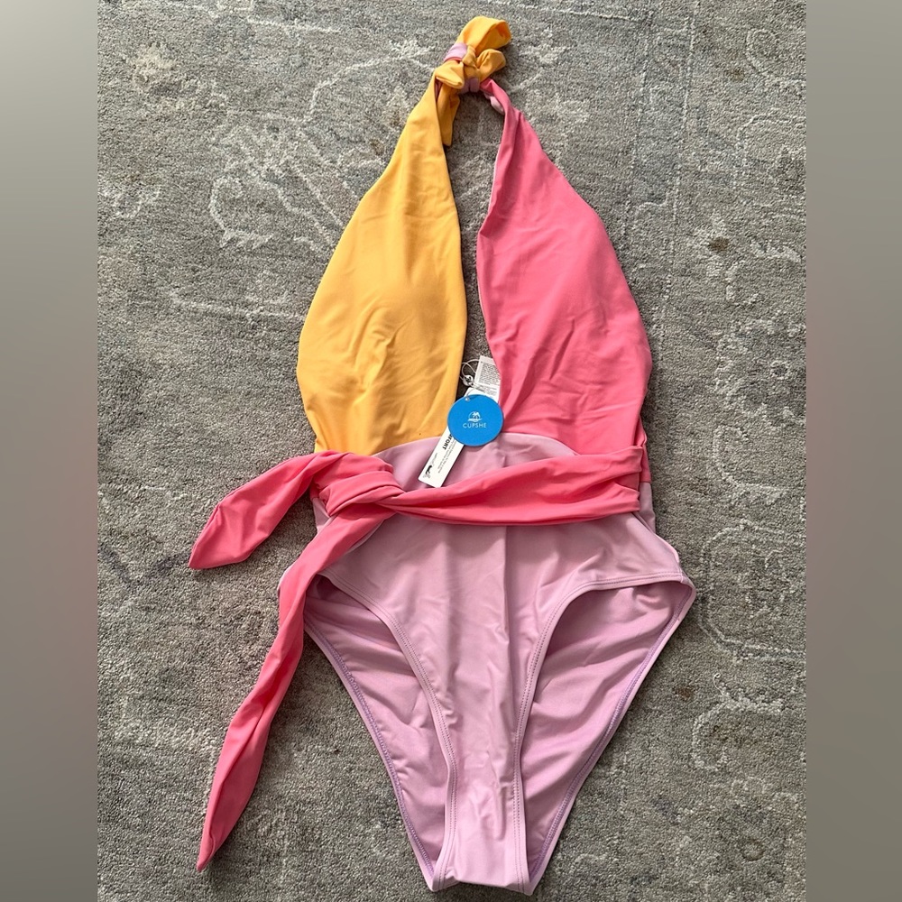 Cupshe Colorblock One piece halter swimsuit - NWT never worn